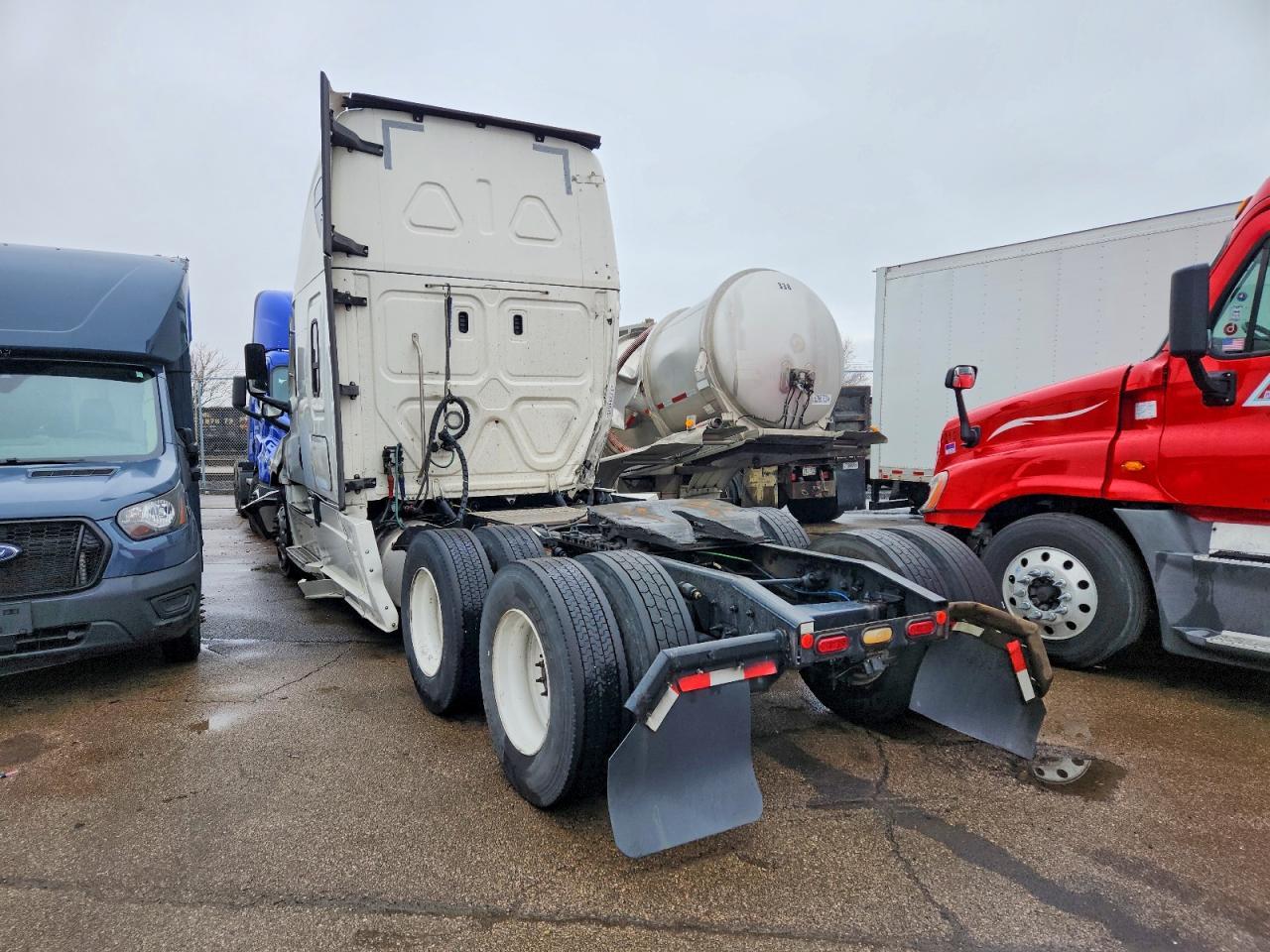 2020 Freigliner 2020 Freightliner Cascadia 126 Semi Truck