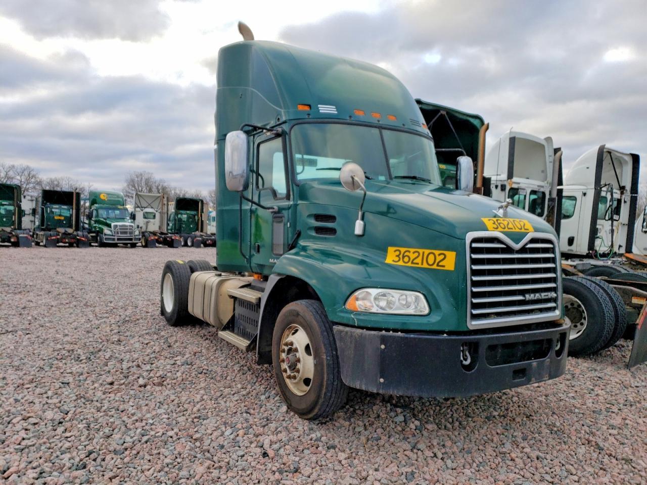 2017 Mack CXU612 Semi Truck
