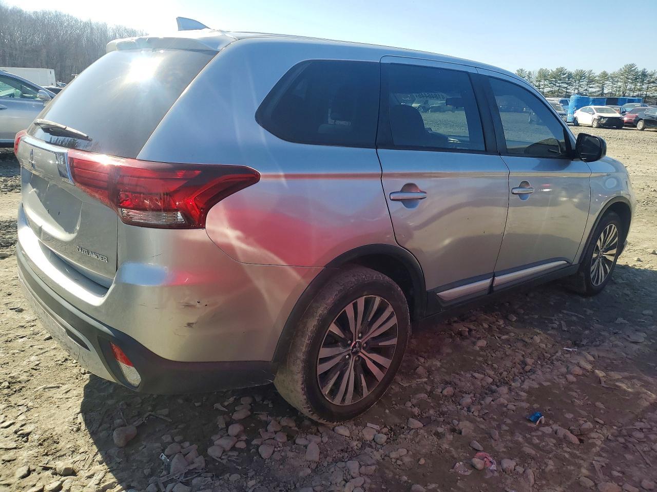 2019 Mitsubishi Outlander es