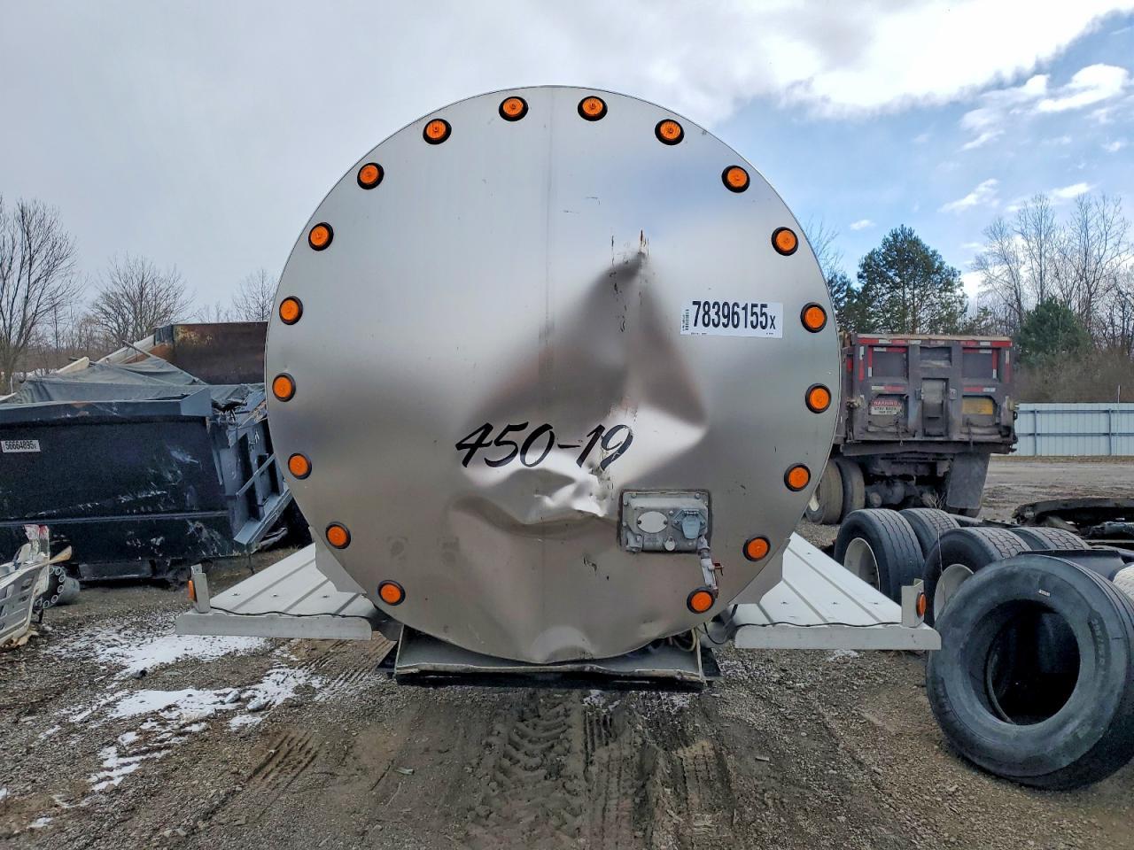 2008 Walker Tank Trailer