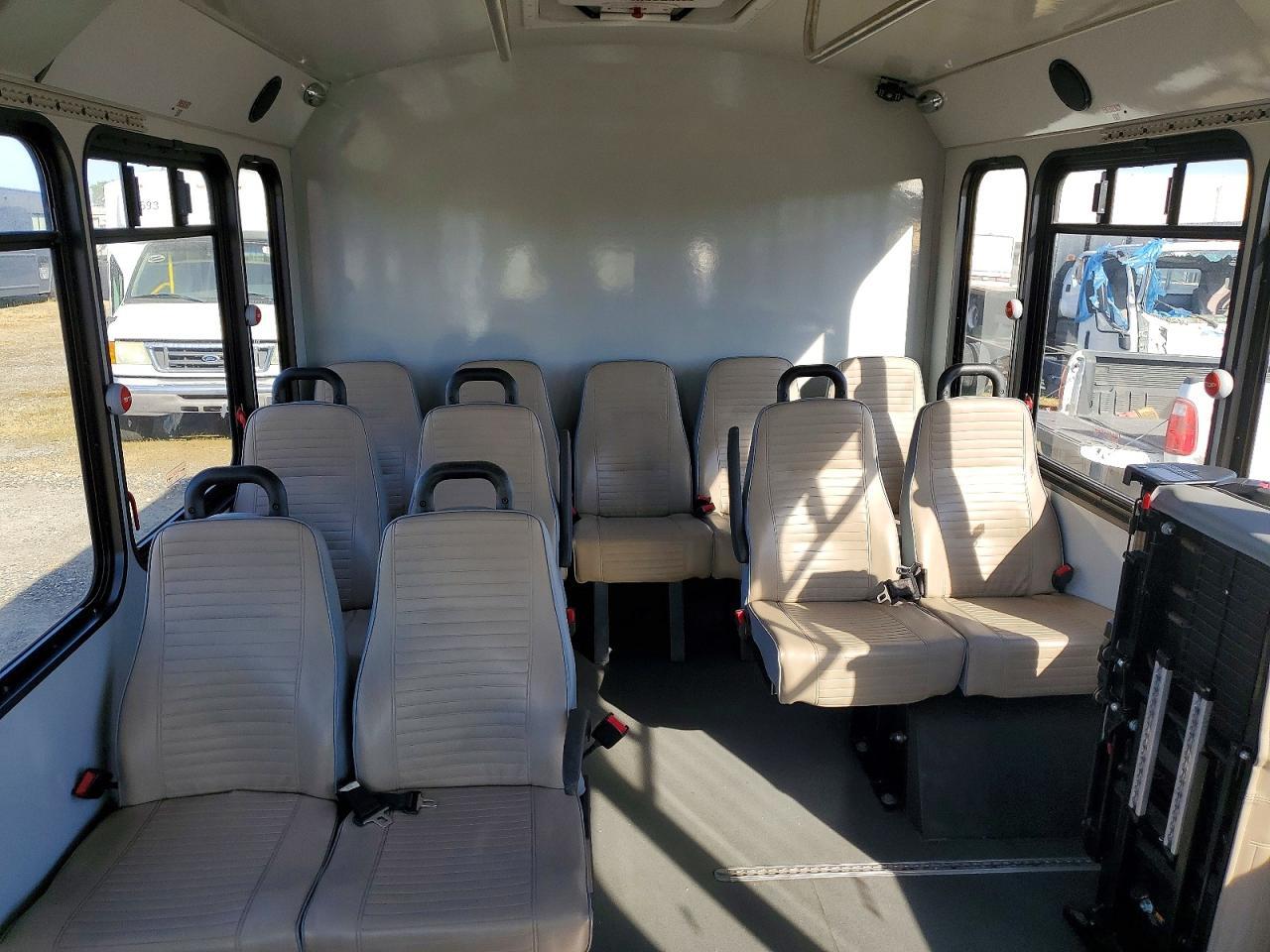 2014 Chevrolet Express G4-Shuttle Bus