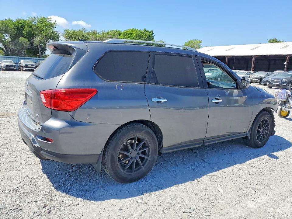2018 Nissan Pathfinder sv