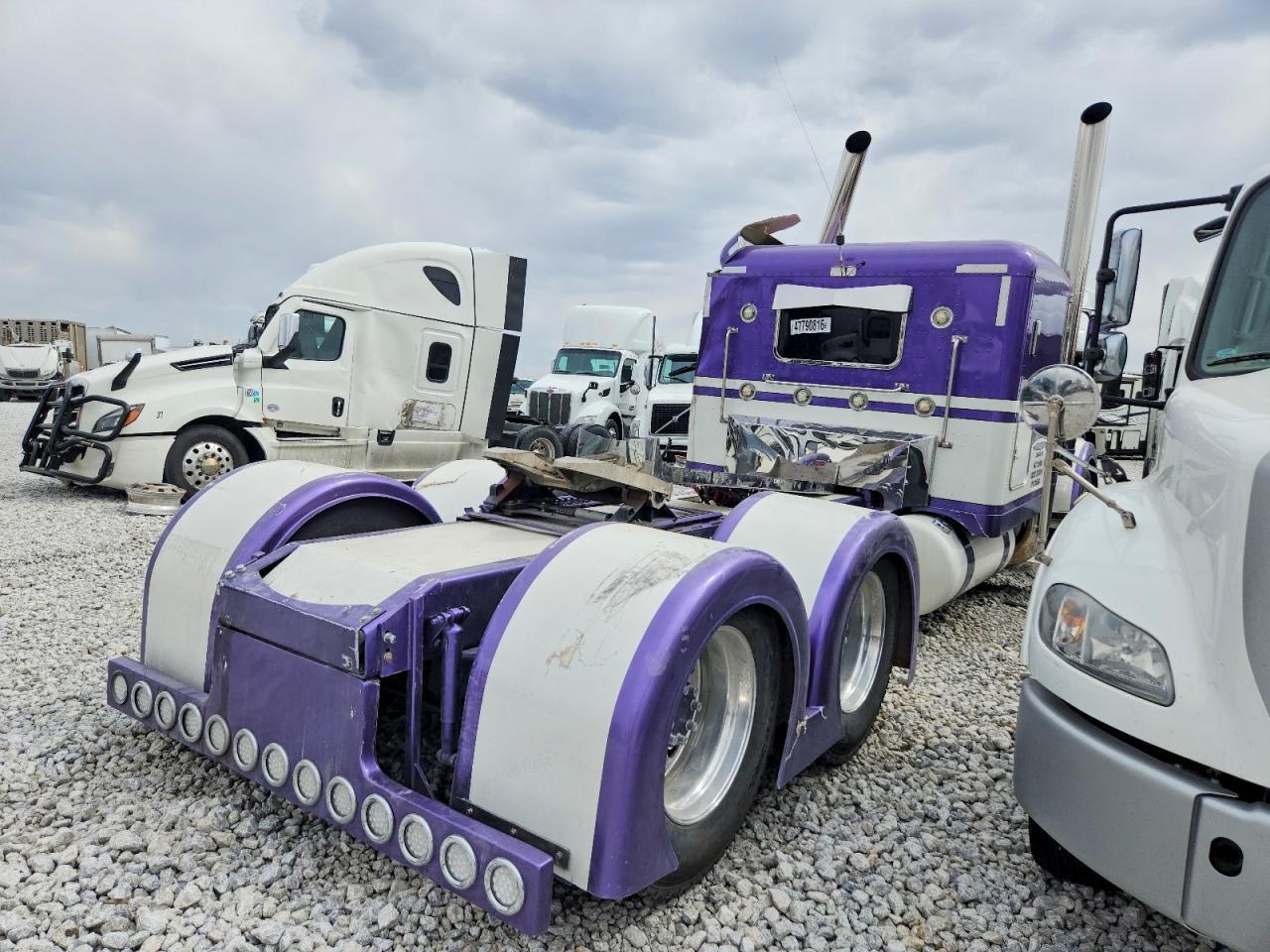 2017 Peterbilt 389 Semi Truck