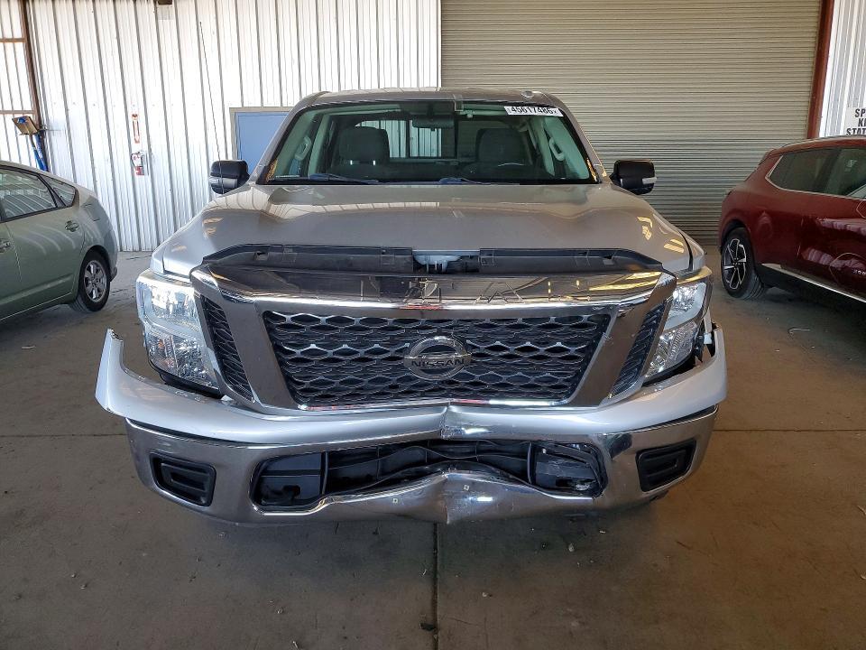 2017 Nissan Titan SV