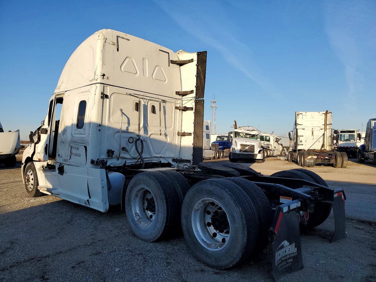 2020 Freigliner 2020 Freightliner Cascadia 126 Semi Truck