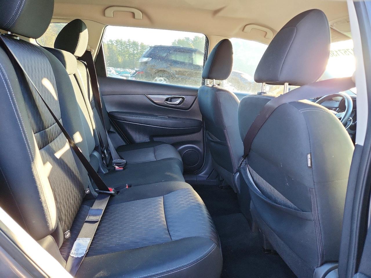 2017 Nissan Rogue sv