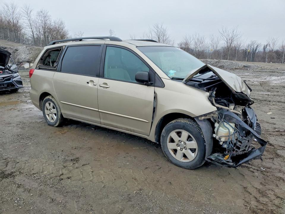 2004 Toyota Sienna le 7 Passenger
