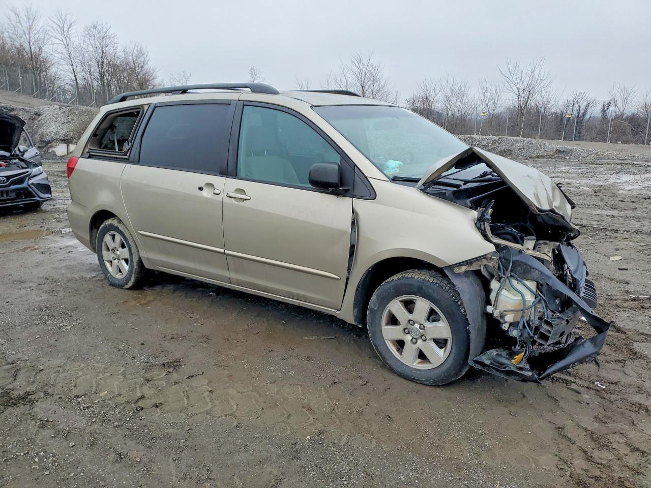 2004 Toyota Sienna le 7 Passenger