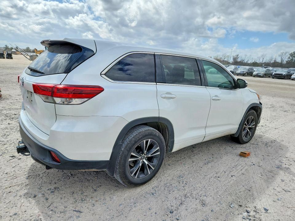 2018 Toyota Highlander le