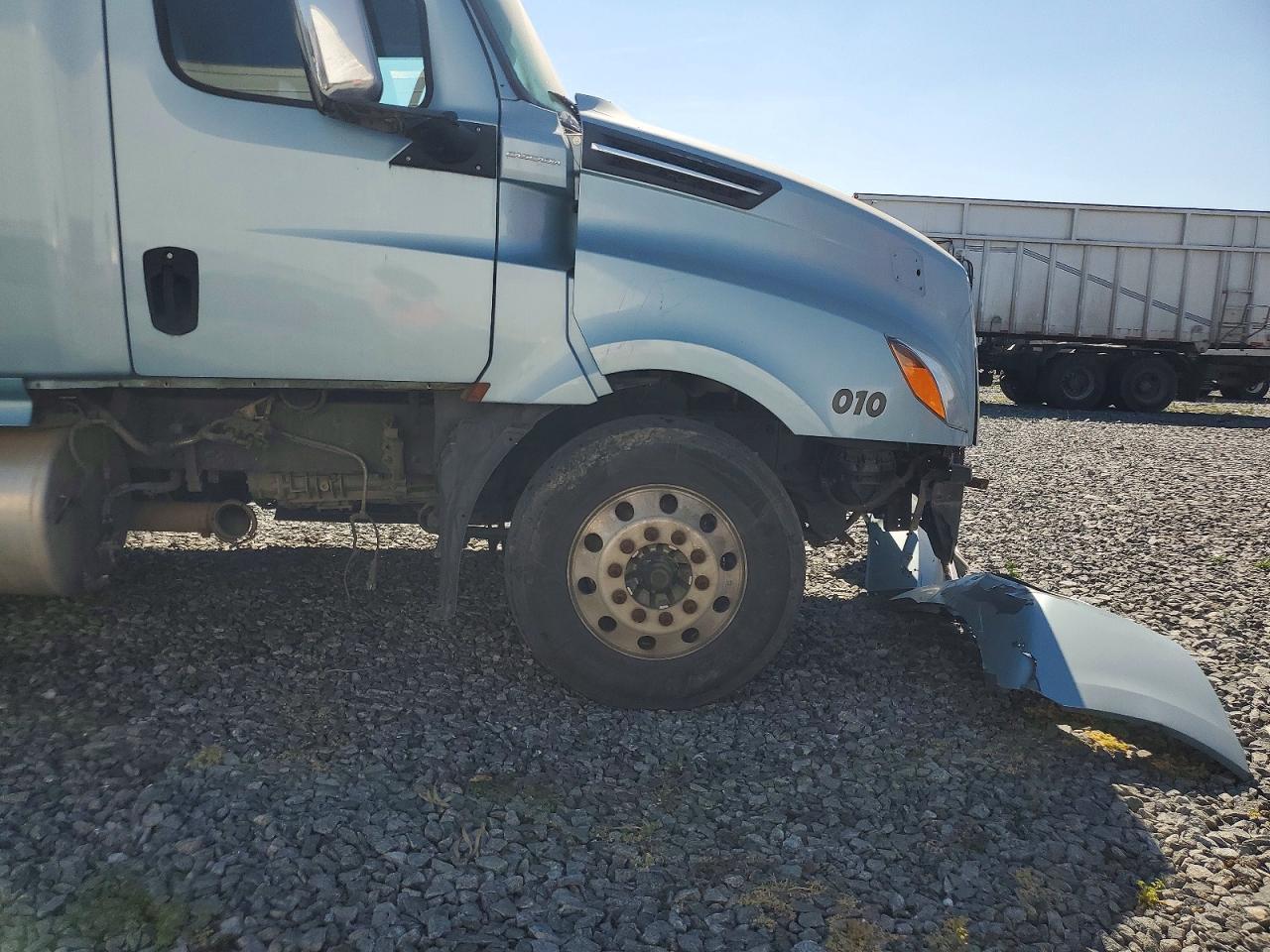 2018 Freigliner 2018 Freightliner Cascadia 126 Semi Truck