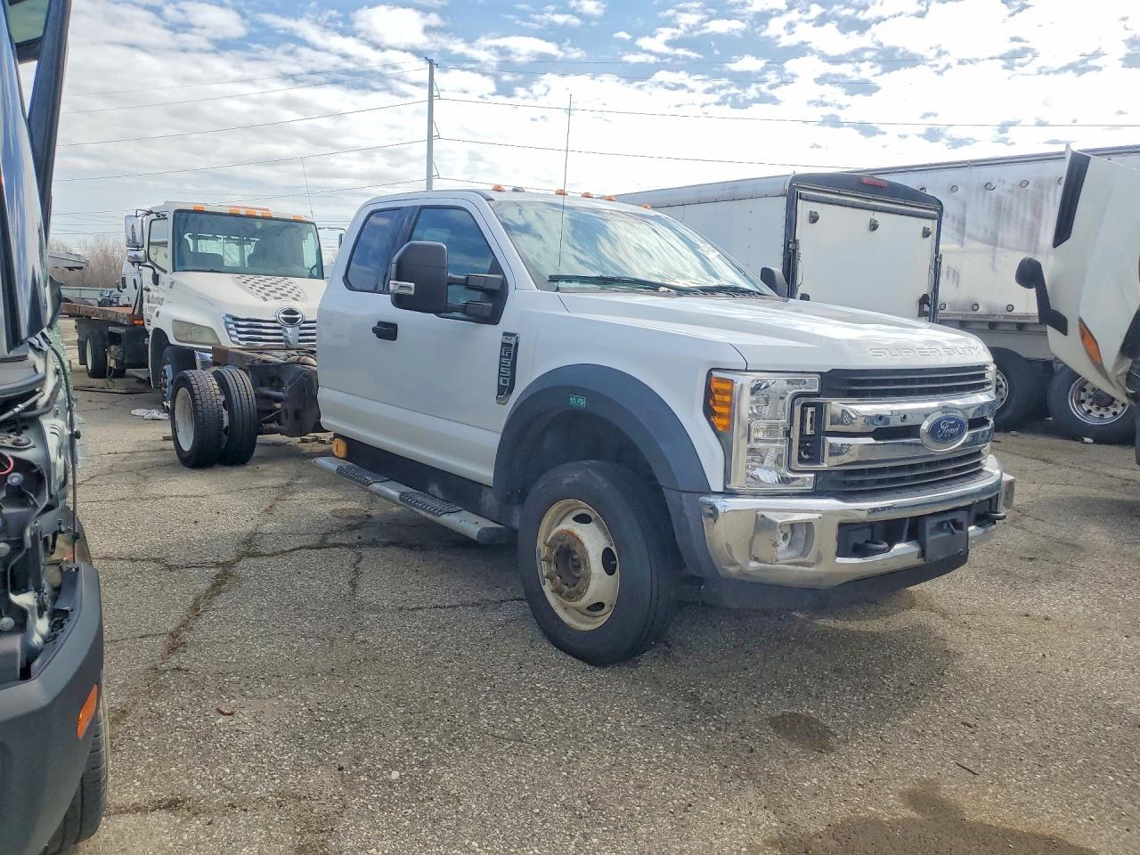 2017 Ford F550 Super Duty Truck Cab AND Chassis