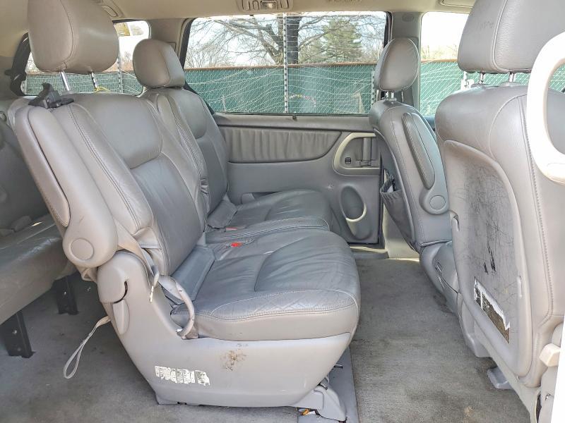 2004 Toyota Sienna xle 7 Passenger