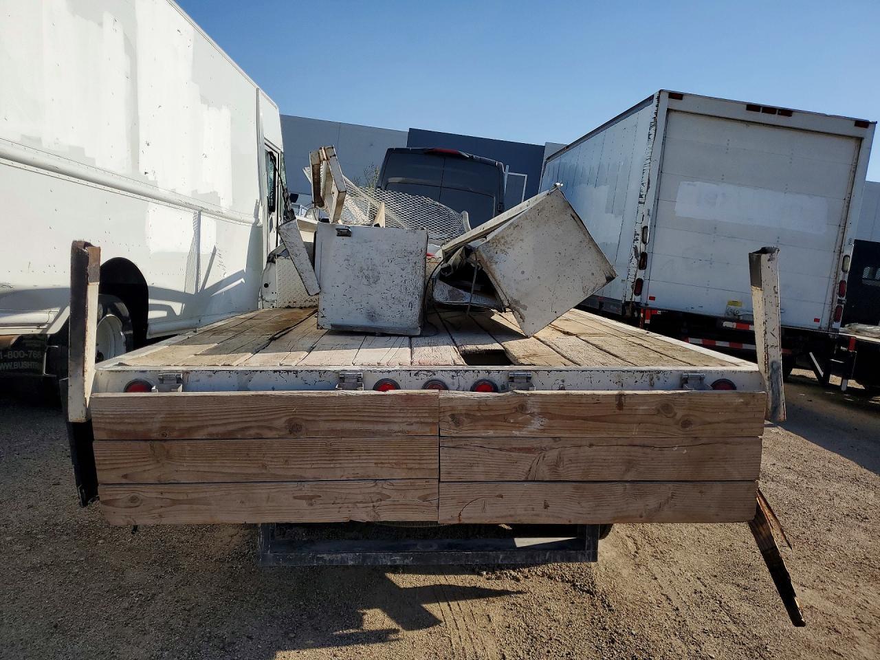 2005 Chevrolet Silverado Flatbed Truck