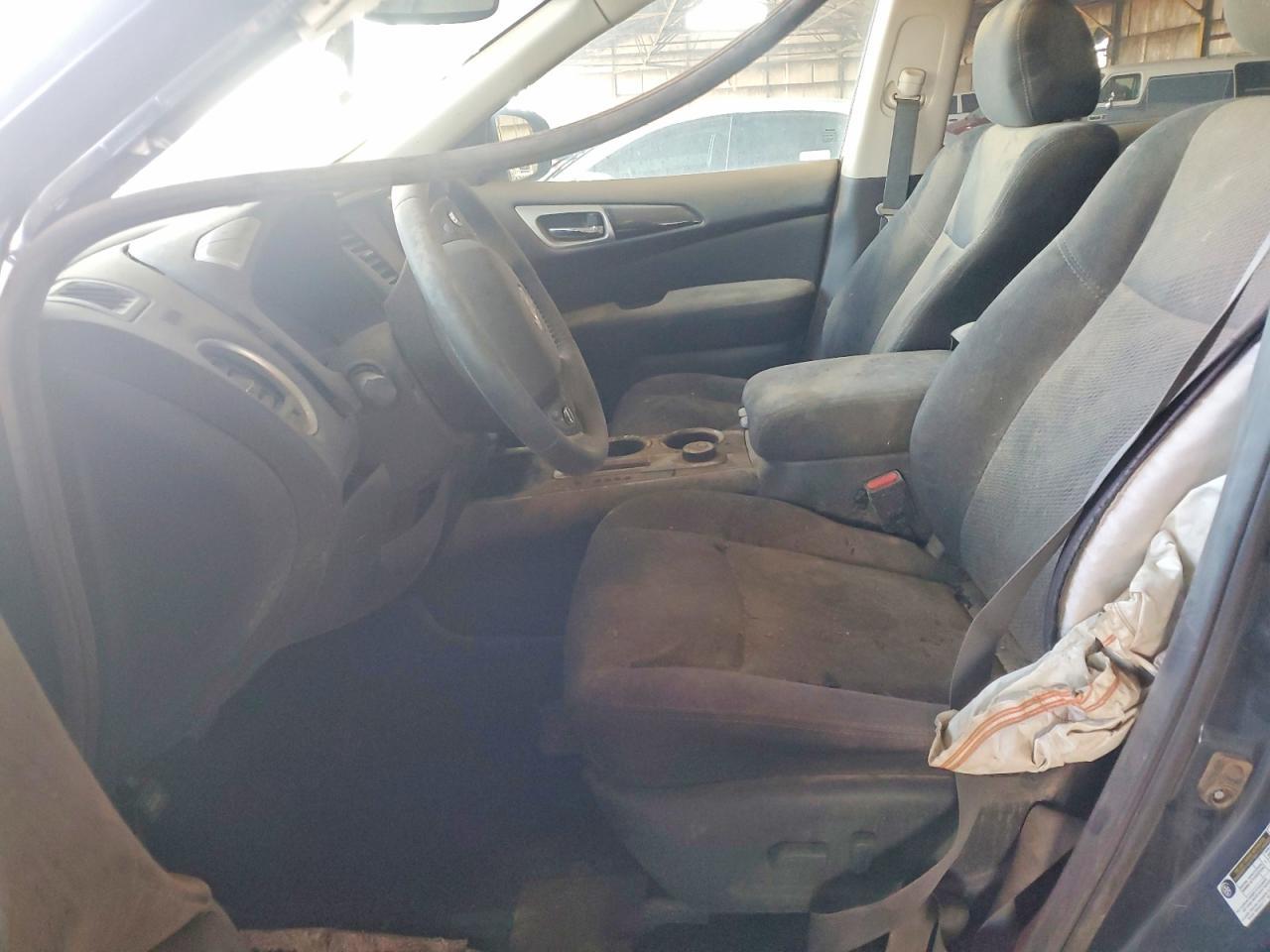 2016 Nissan Pathfinder sv