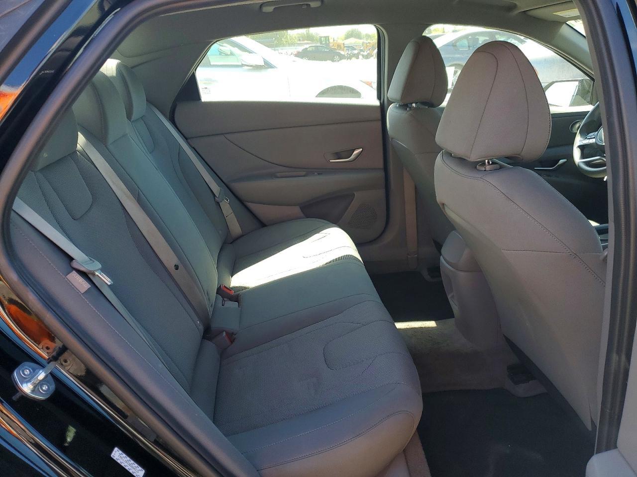 2024 Hyundai Elantra se