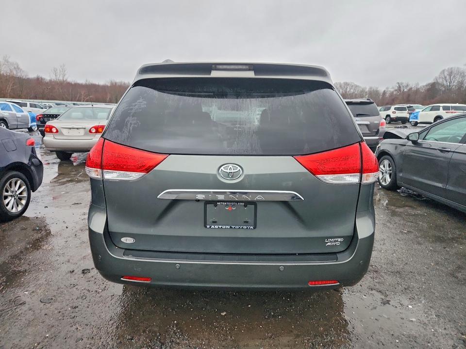 2014 Toyota Sienna Limited 7-passenger