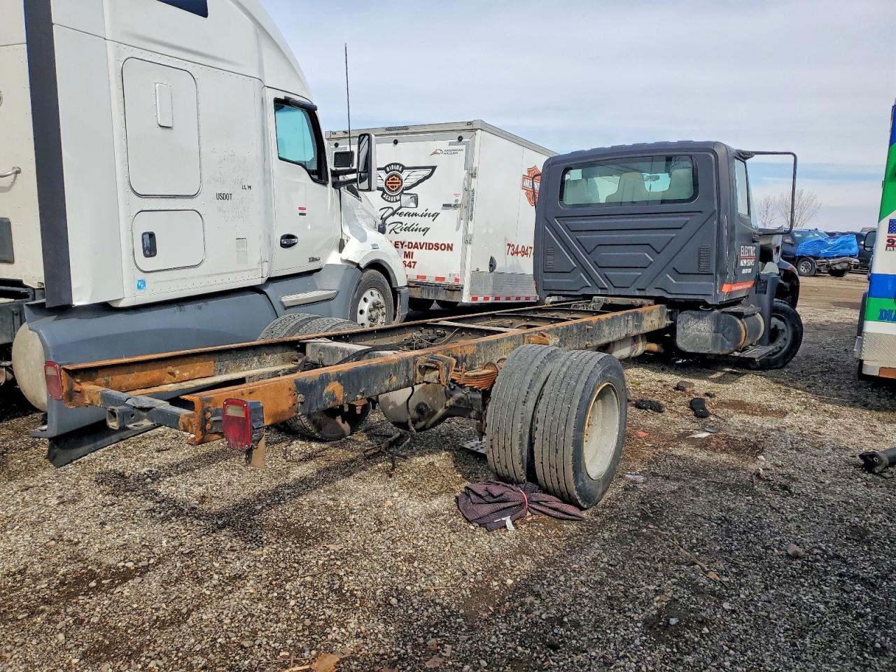 2005 International 4300 Truck Cab AND Chassis