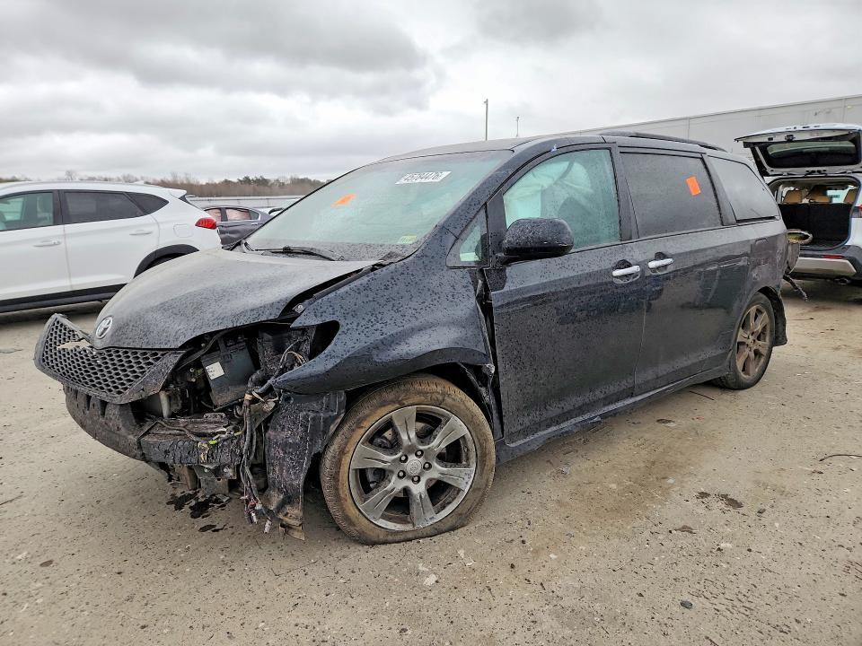 2017 Toyota Sienna se 8-passenger