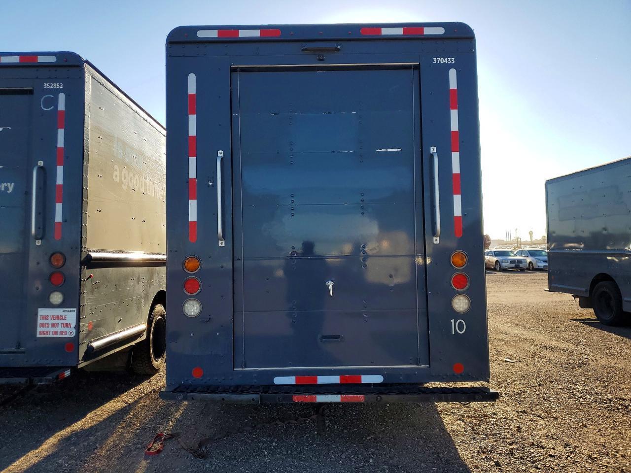 2021 Freightliner MT45G Chassis Delivery Truck