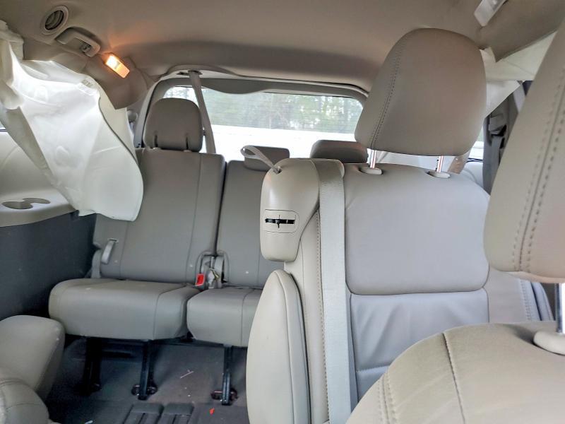 2015 Toyota Sienna xle 8-passenger
