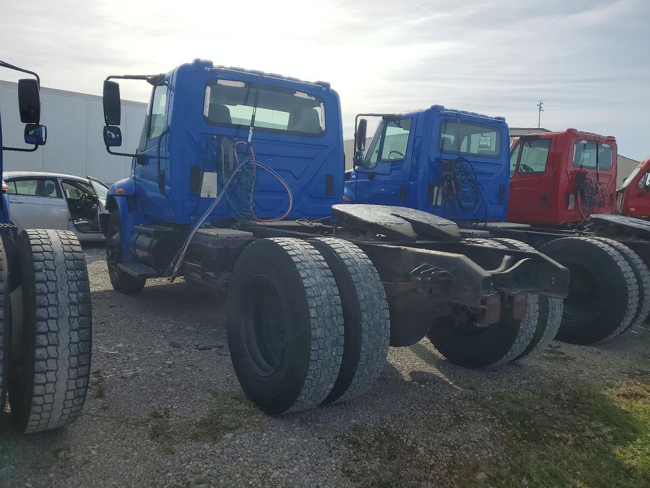 2002 International 4400 Semi Truck
