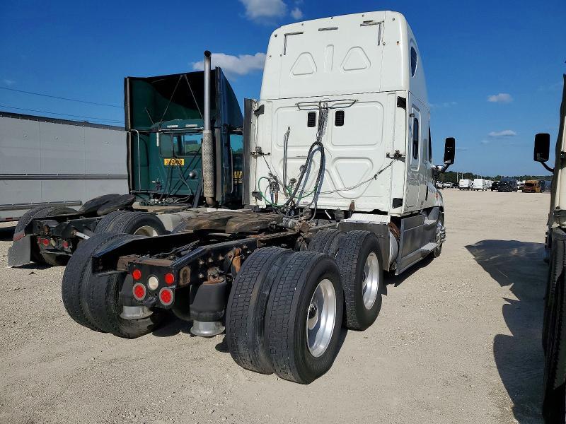 2016 Freigliner 2016 Freightliner Cascadia 125 Semi Truck