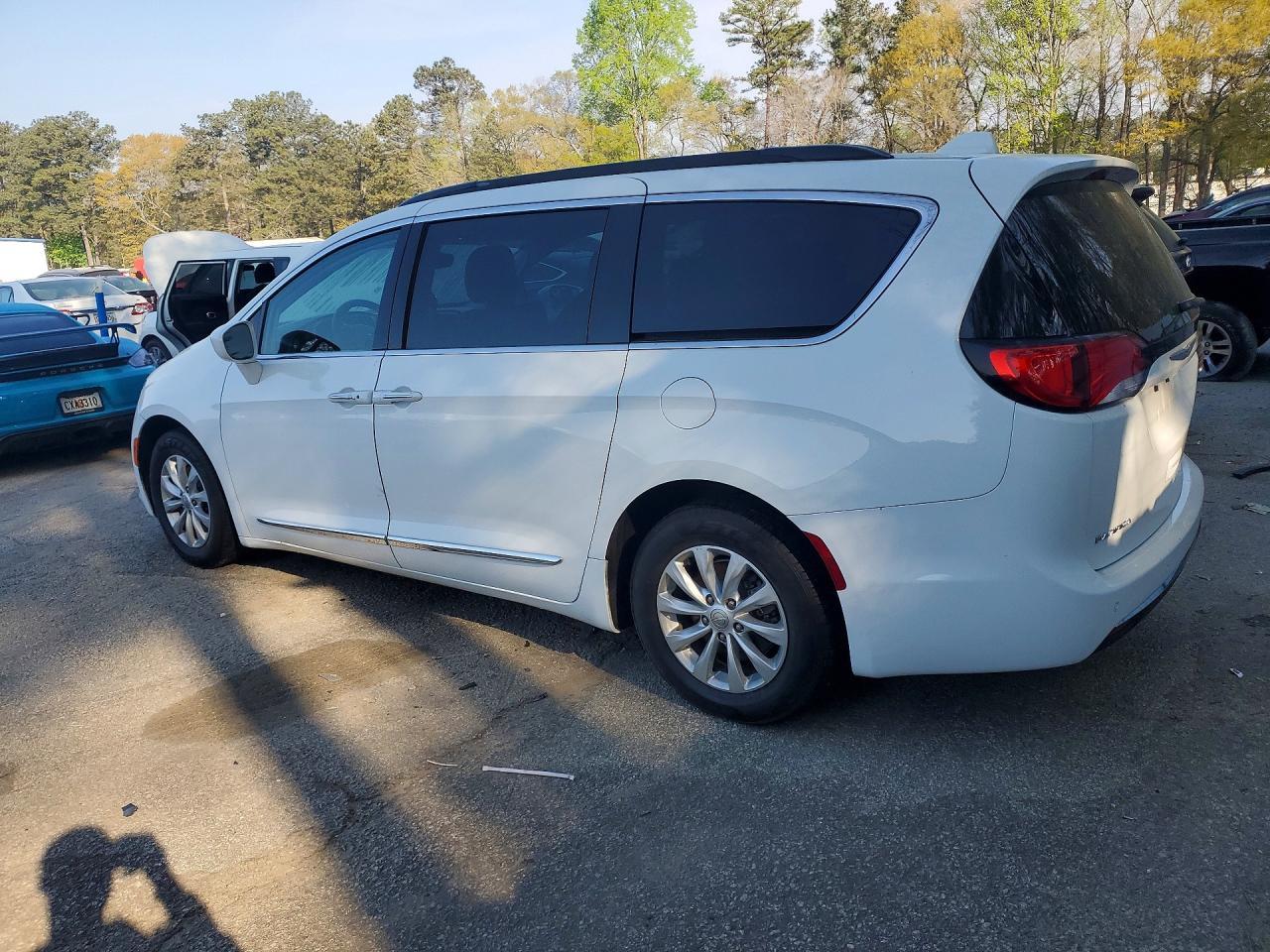 2017 Chrysler Pacifica Touring l