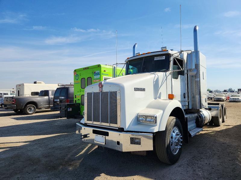 2015 Kenworth T880 Semi Truck