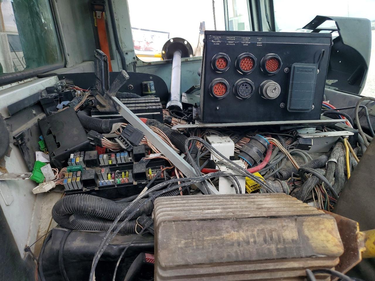 2010 Mack MRU600 Refuse Truck