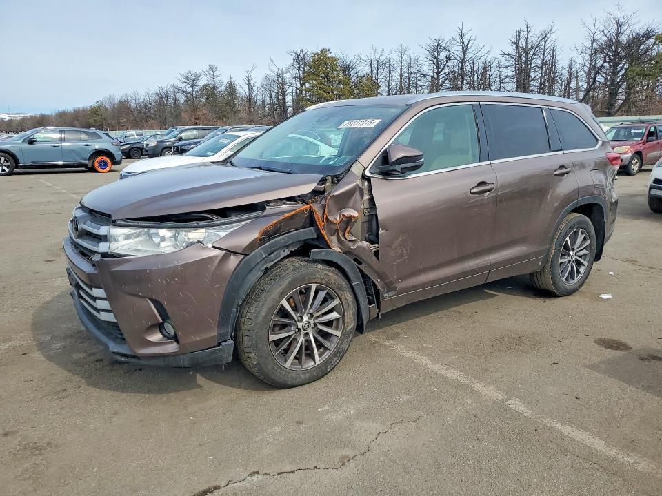 2018 Toyota Highlander se