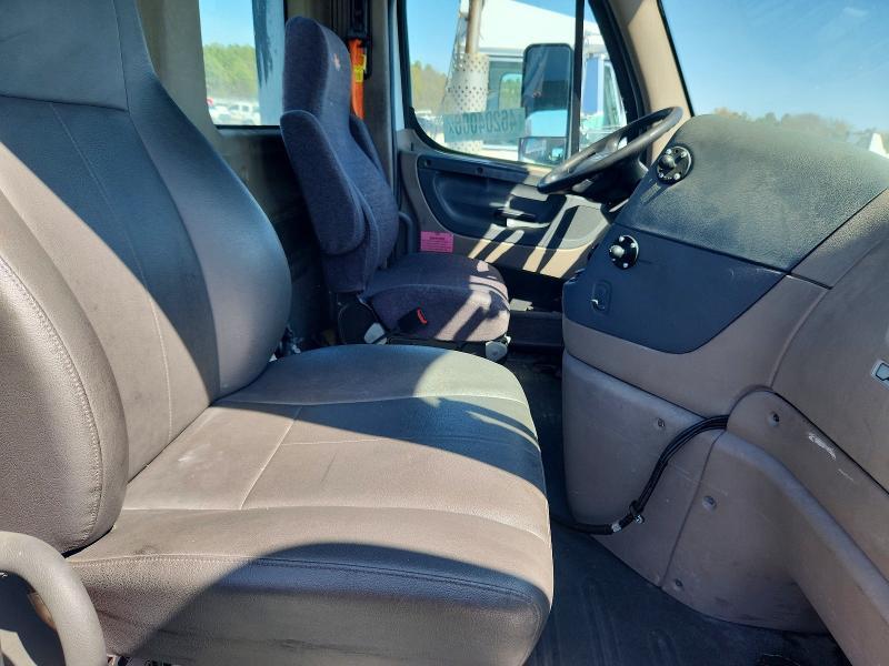 2014 Freightliner Cascadia Semi Truck