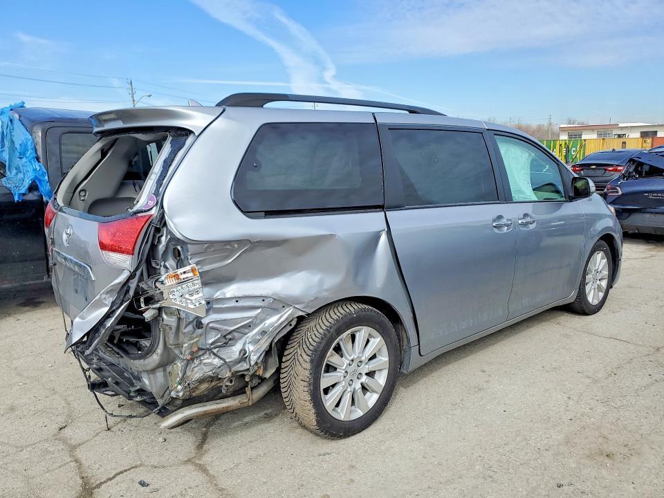 2013 Toyota Sienna Limited 7-passenger