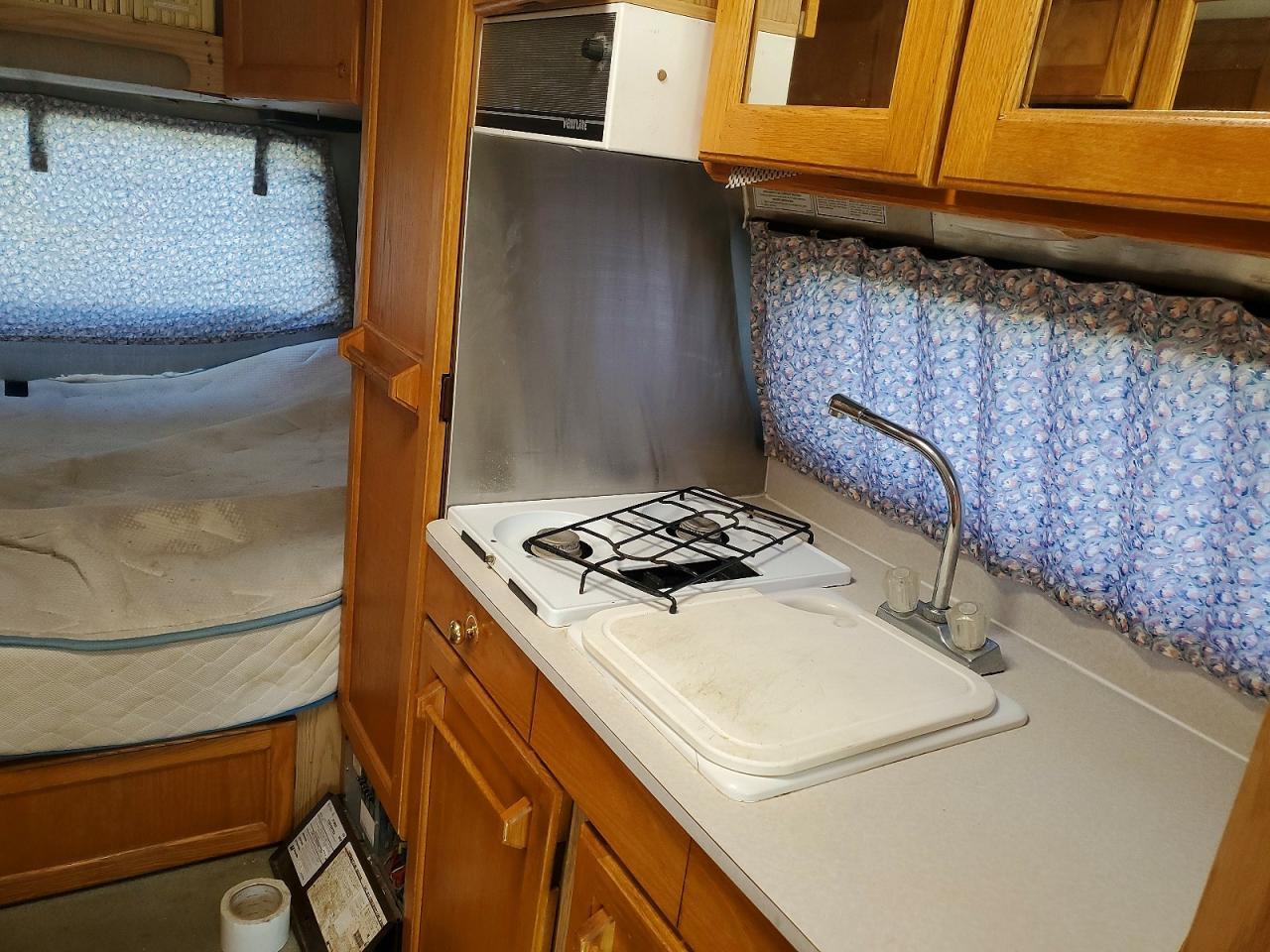 2000 Roadtrek Motorhomes Motorhome Chassis W16