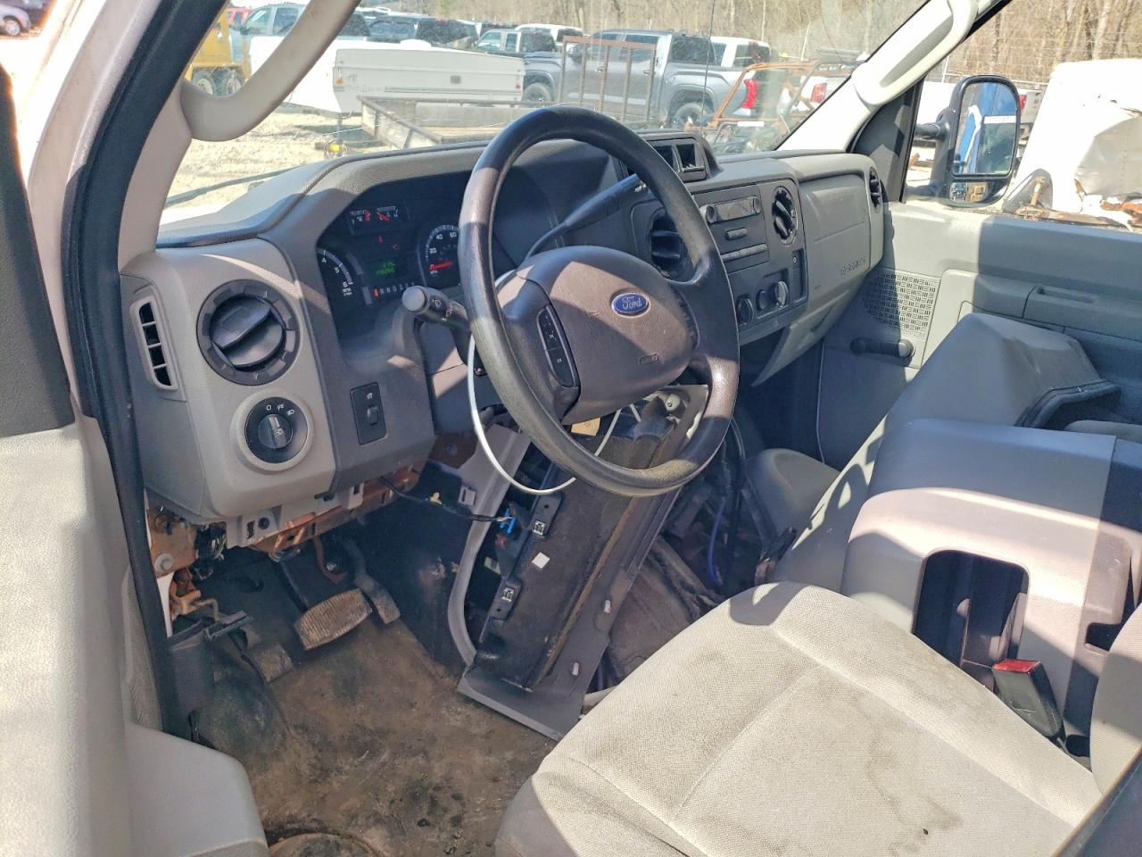 2014 Ford E350 BOX Truck