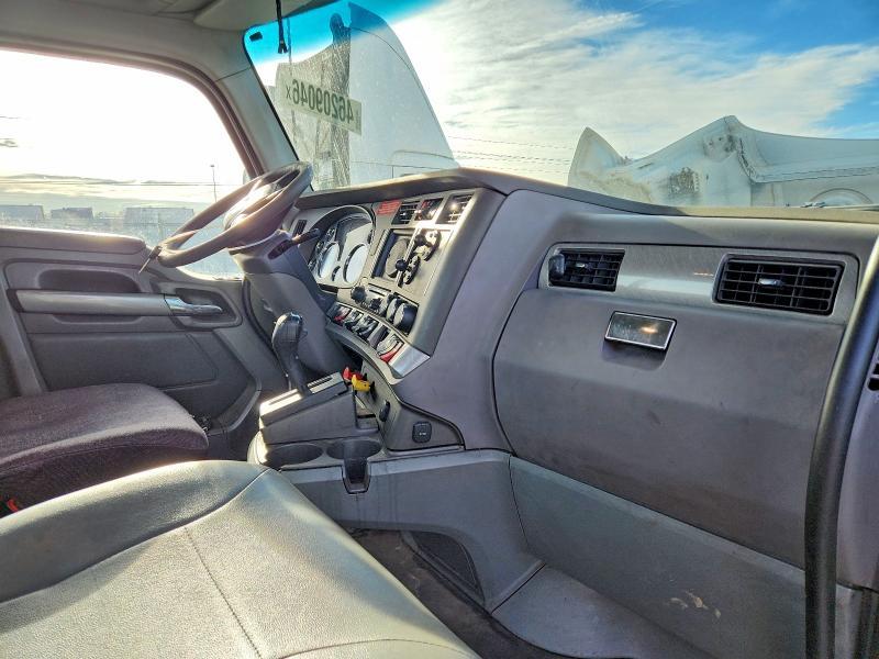 2015 Kenworth T680 Semi Truck