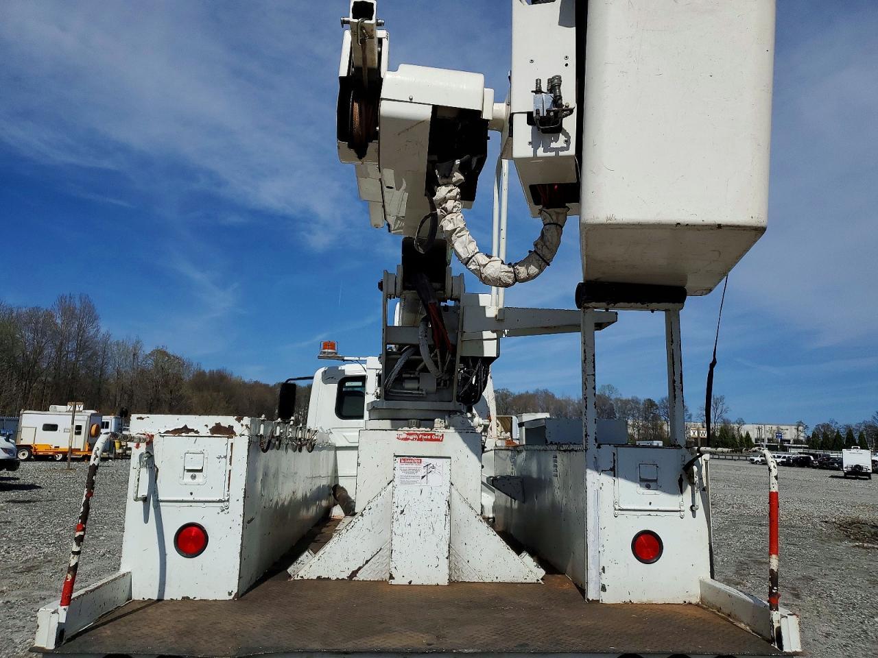 2013 International 7300 Bucket Truck