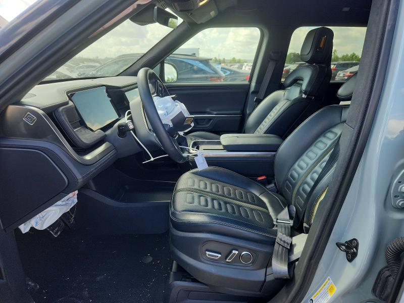 2025 Rivian R1S Adventure