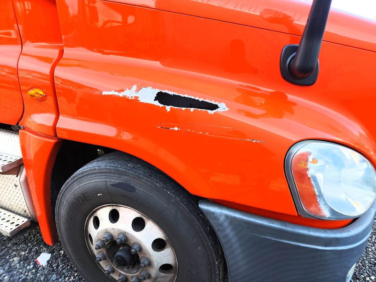 2018 Freigliner 2018 Freightliner Cascadia 125 Semi Truck