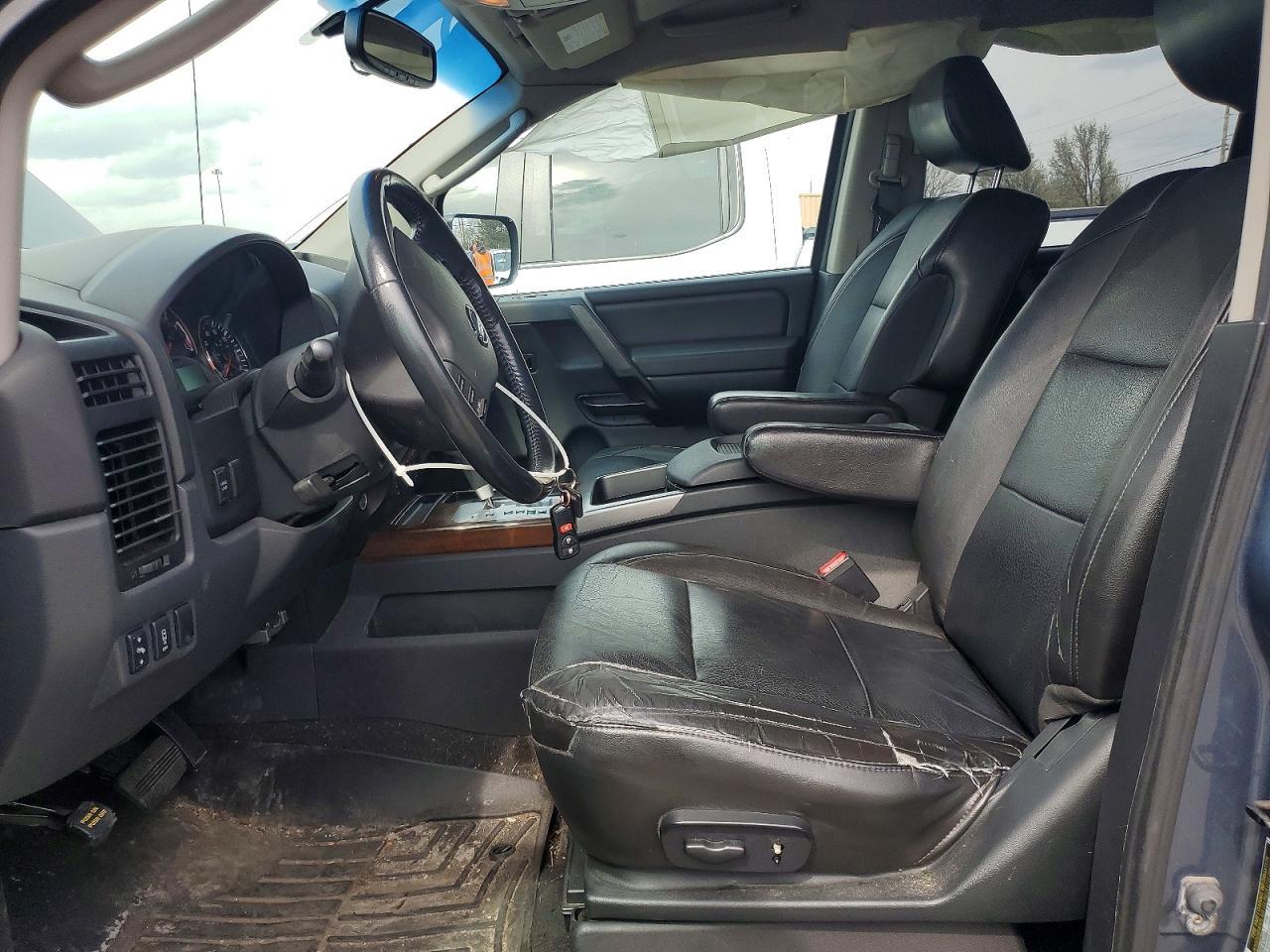 2011 Nissan Titan SV