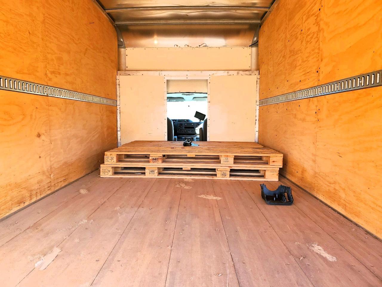 2021 Ford E450 BOX Truck