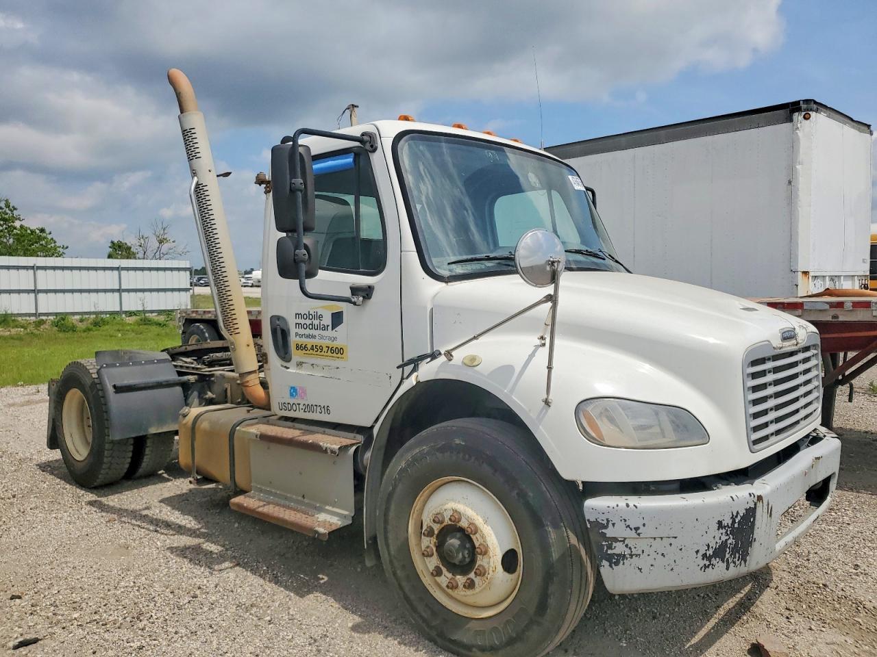 2016 Freightliner Business Class M2 Semi Truck