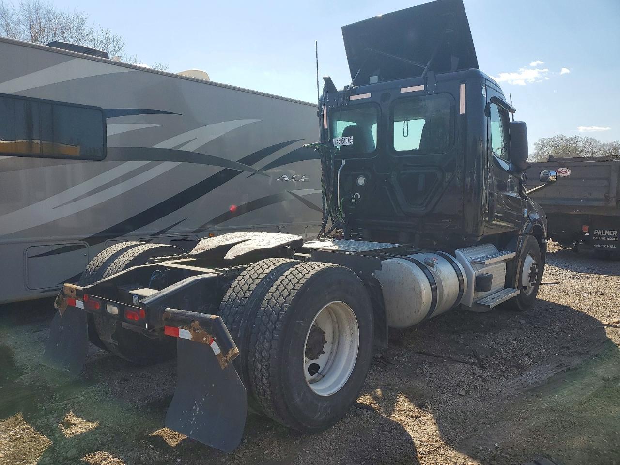 2022 Freigliner 2022 Freightliner Cascadia 126 Semi Truck