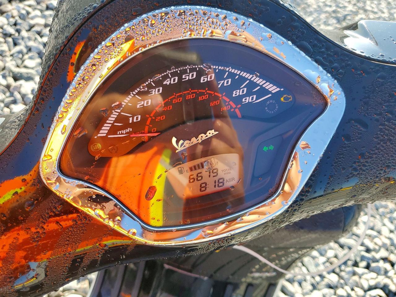 2022 Vespa GTS RST / SEI Giorni