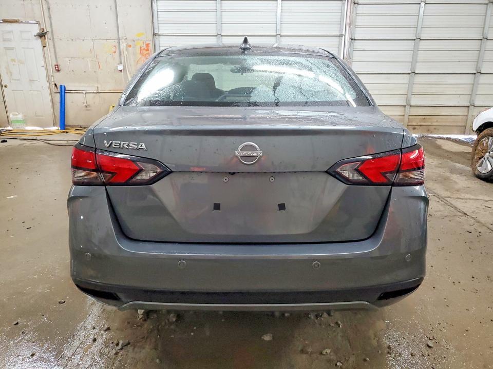 2025 Nissan Versa sv