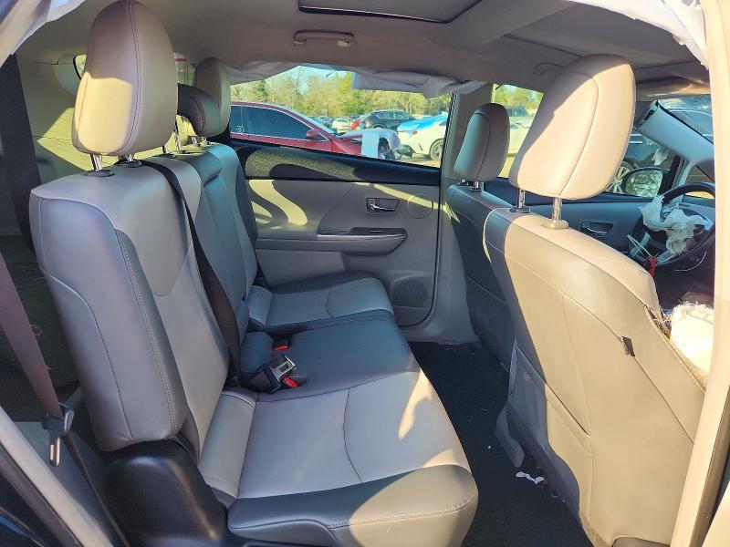 2017 Toyota Prius v Five