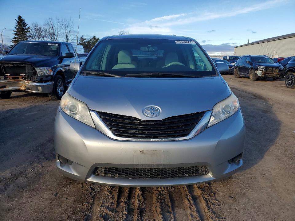 2012 Toyota Sienna le 7-passenger