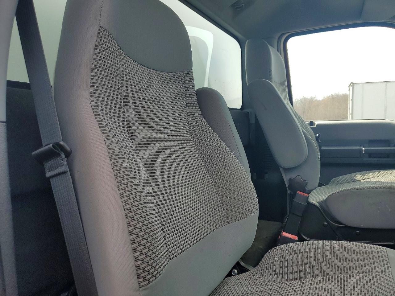 2016 Ford F650 Super Duty BOX Truck