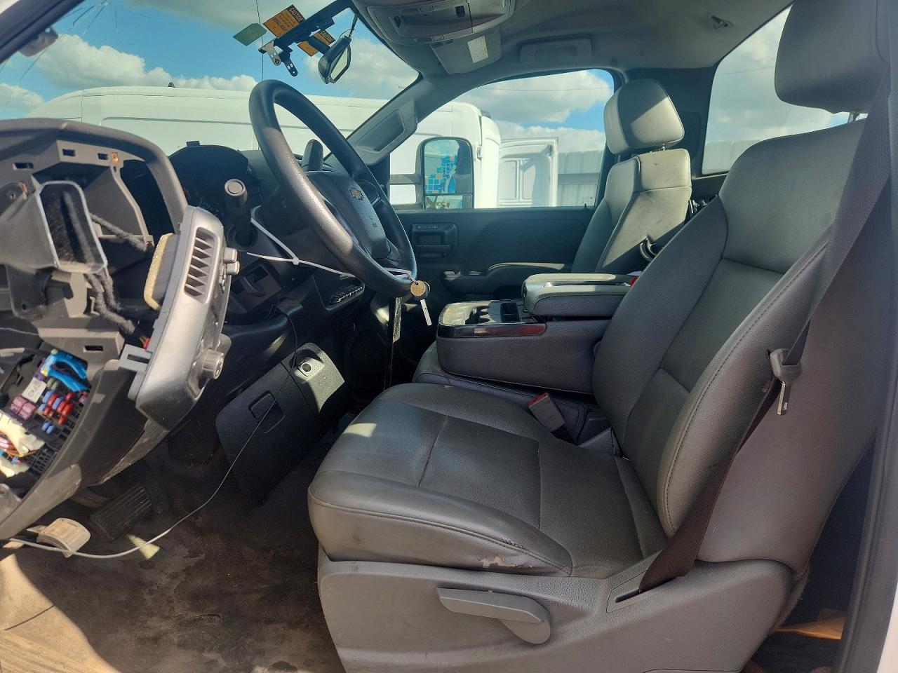 2019 GM GM515 Truck Cab AND Chassis