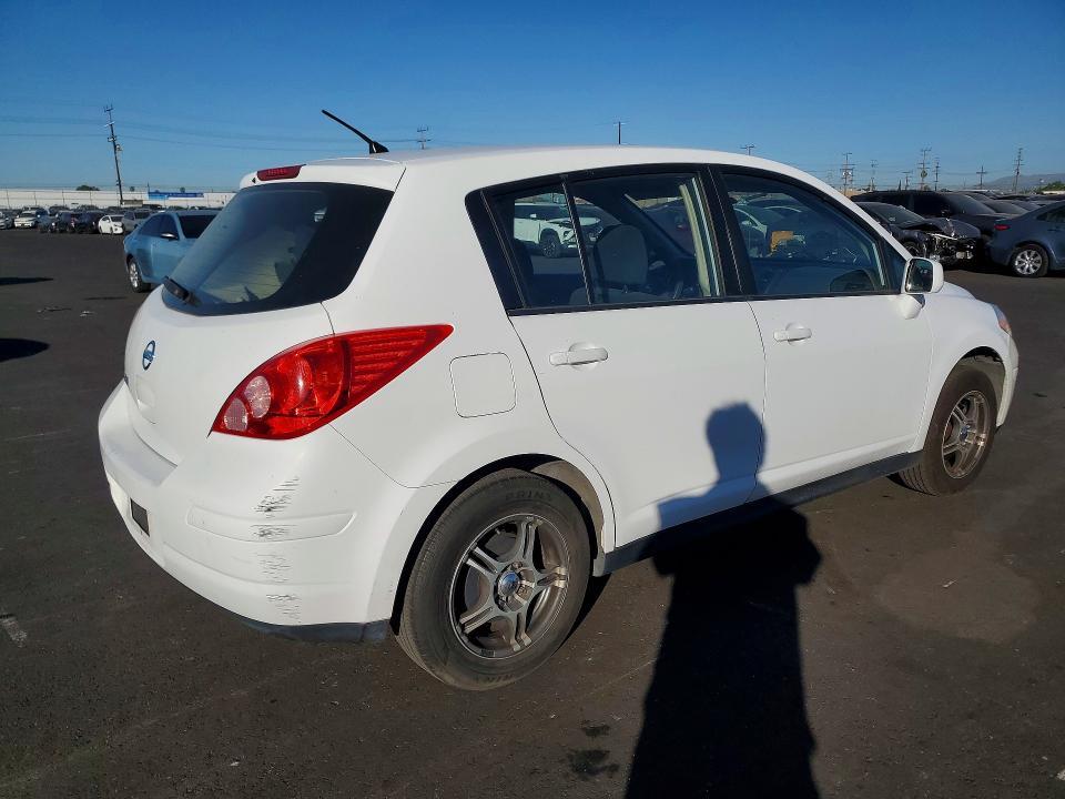 2011 Nissan Versa 1.8 s