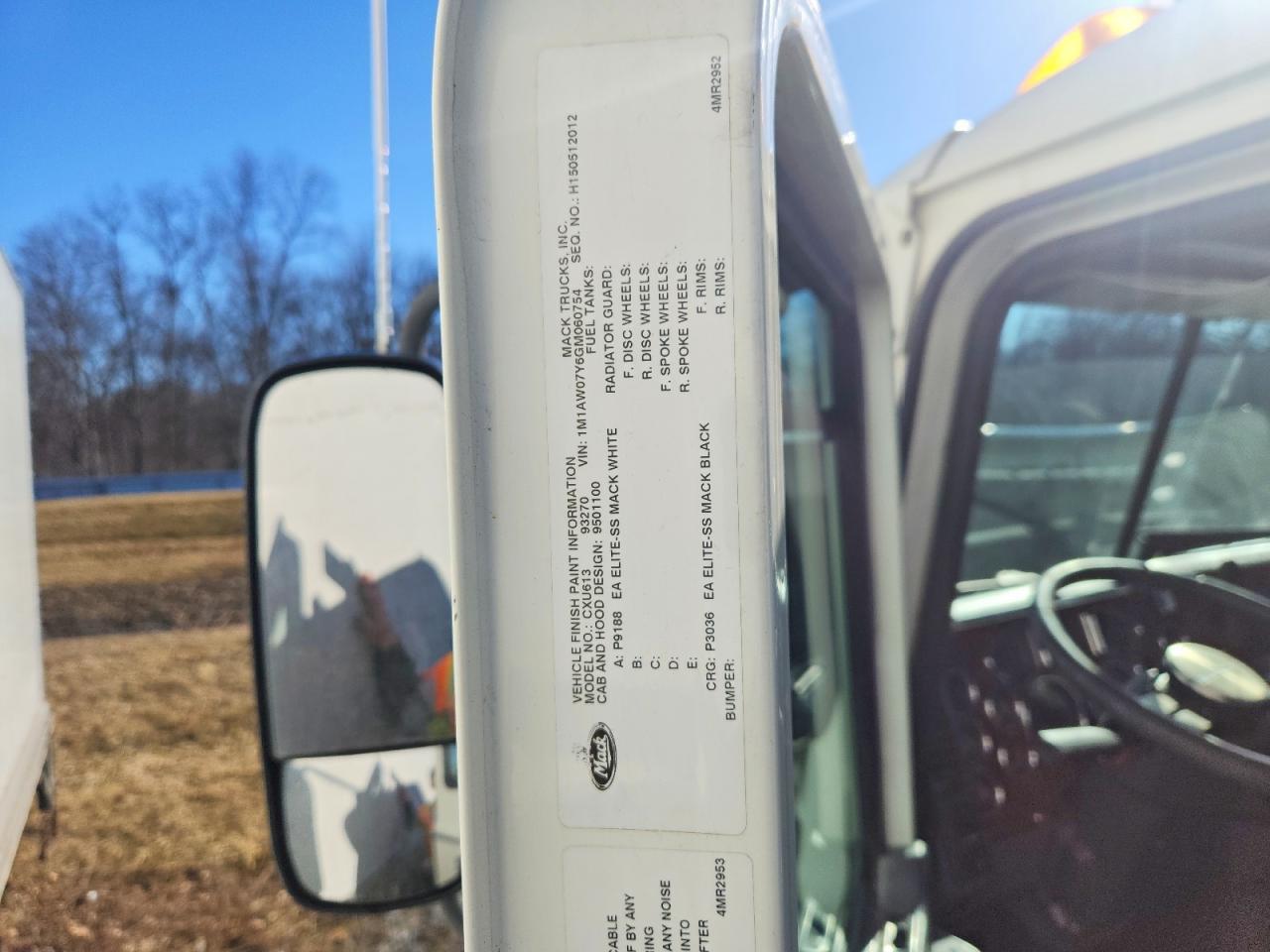 2016 Mack CXU613 Semi Truck